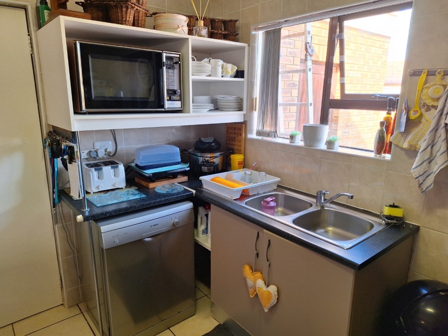 3 Bedroom Property for Sale in Hartenbos Central Western Cape